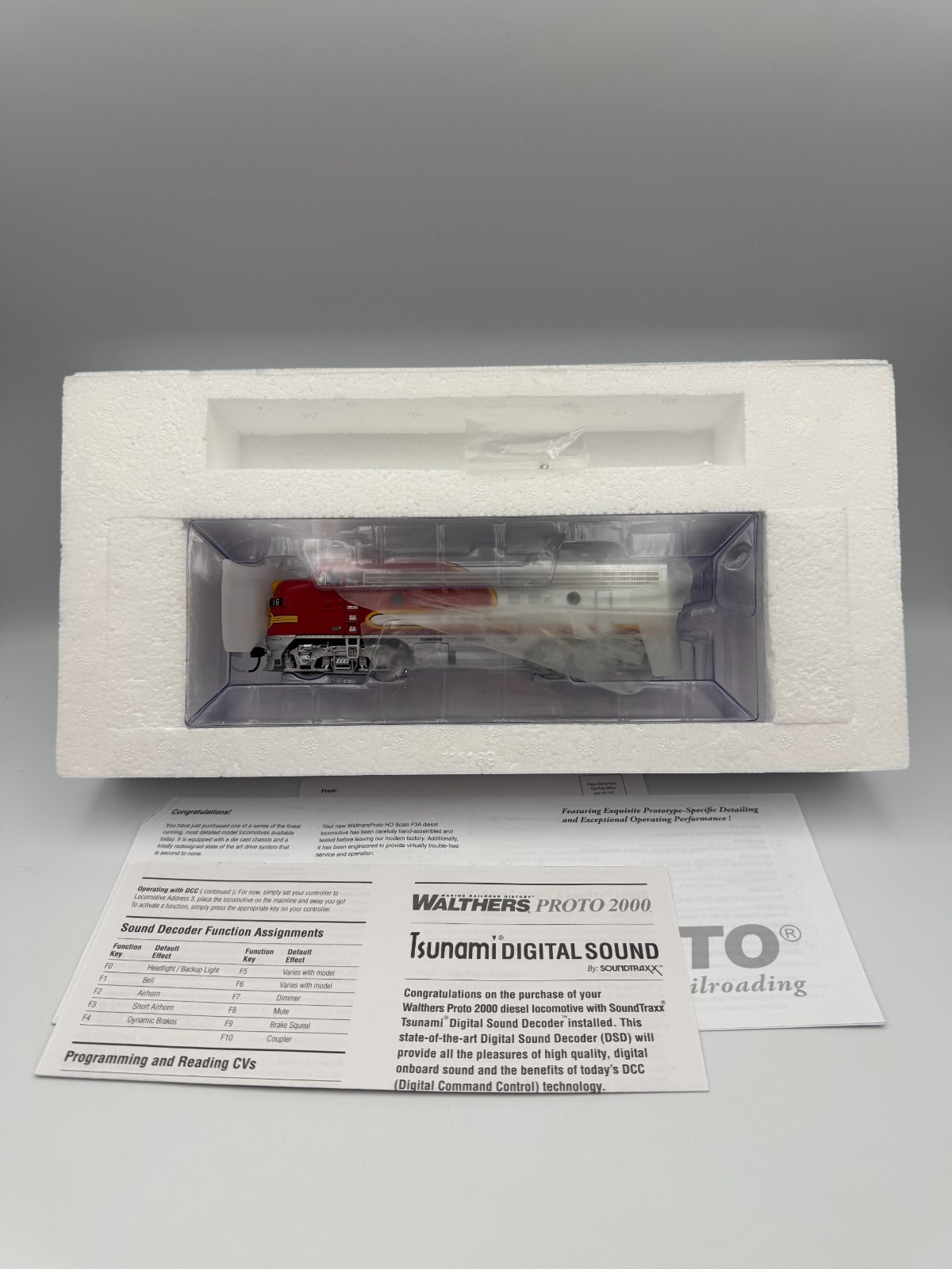 HO Walthers Proto 2000 Modernized F3A Santa Fe #16. Factory DCC/Sound. NIB