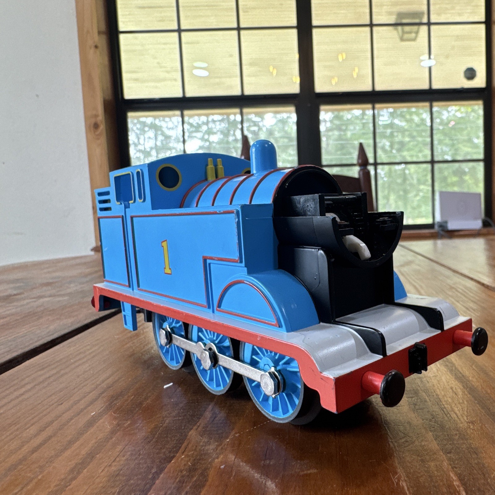 Gullane Thomas & Friends Thomas 1:24 Large Scale 0-6-0 DC Analog 2013