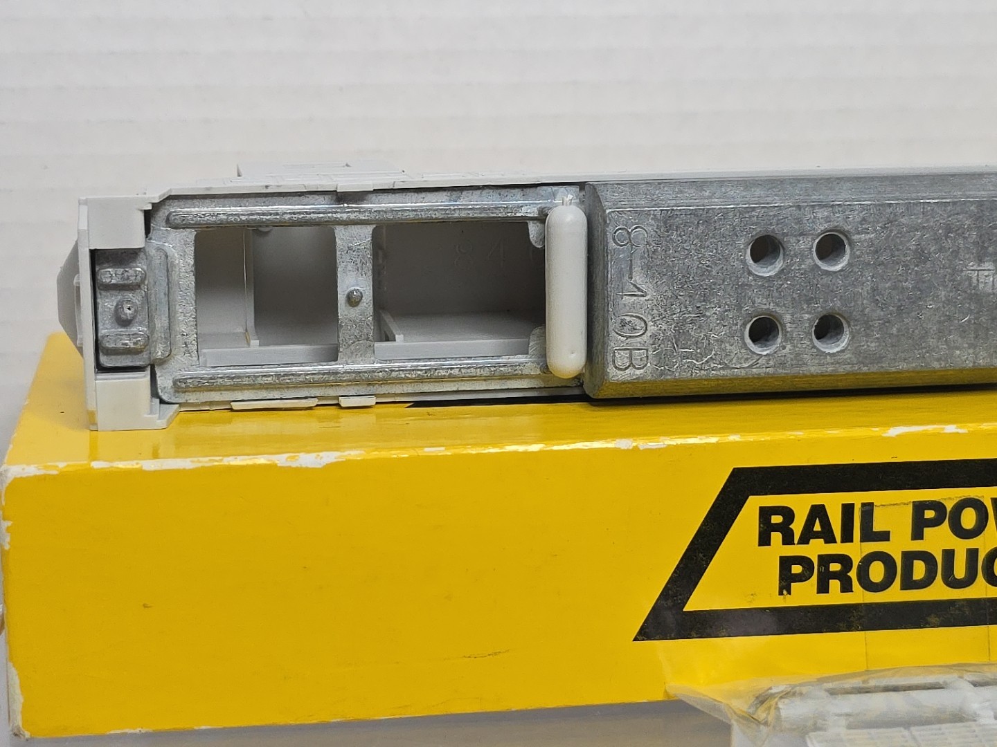 Rail Power Products HO Scale Undecorated GE Dash 8-40B Diesel Loco Shell/Chassis
