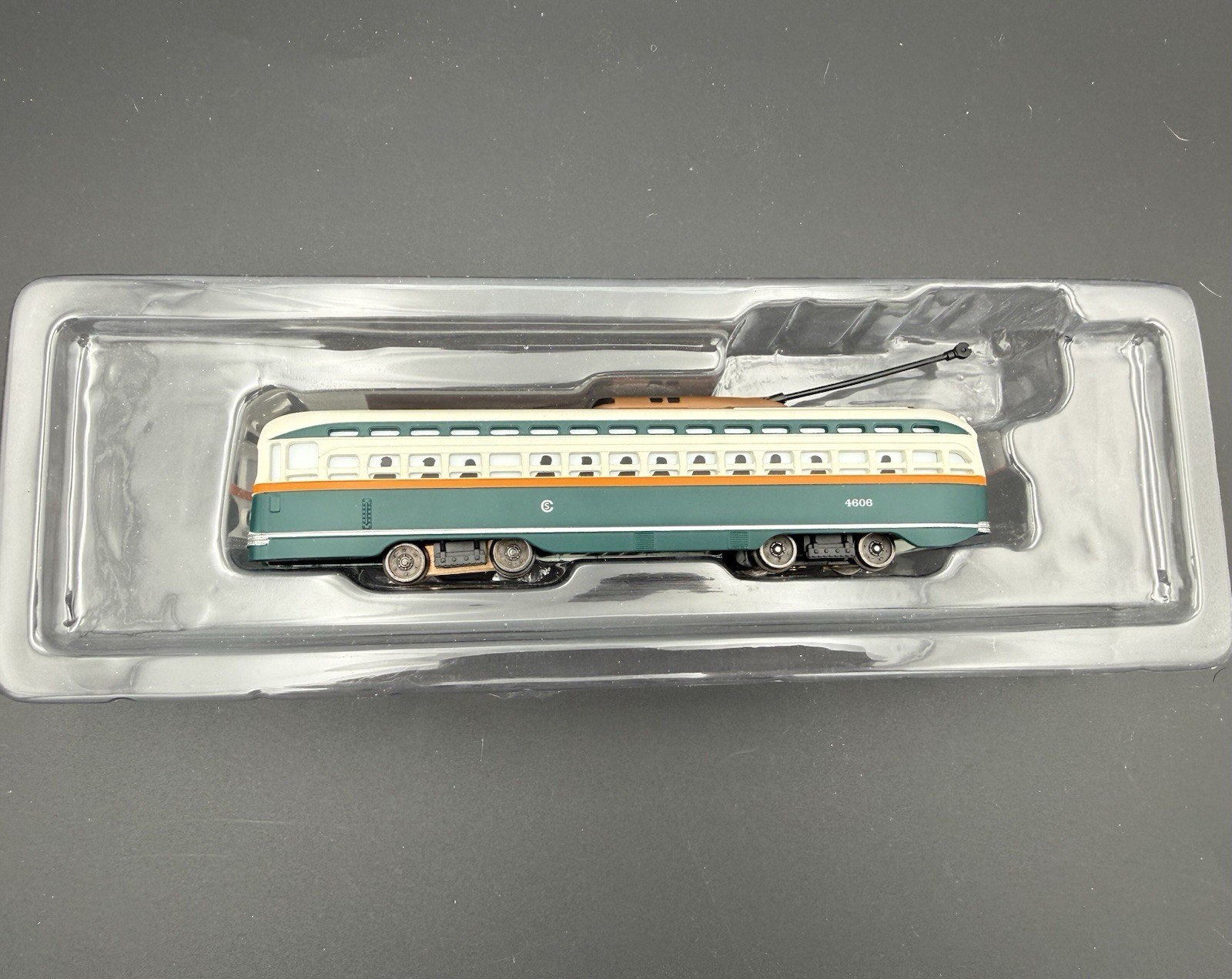 Bachmann #60504 HO Scale CHICAGO #4606 PCC Streetcar DCC Sound Value NEW IN BOX
