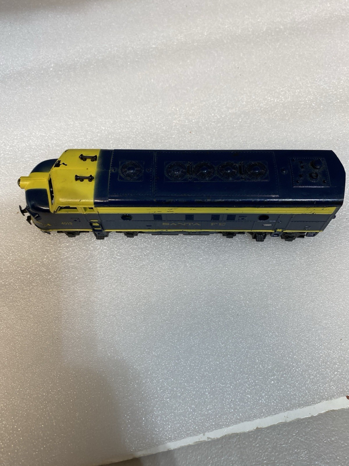 Vintage Mantua – Tyco Santa Fe Locomotive -4015 ~ Runs – Needs TLC