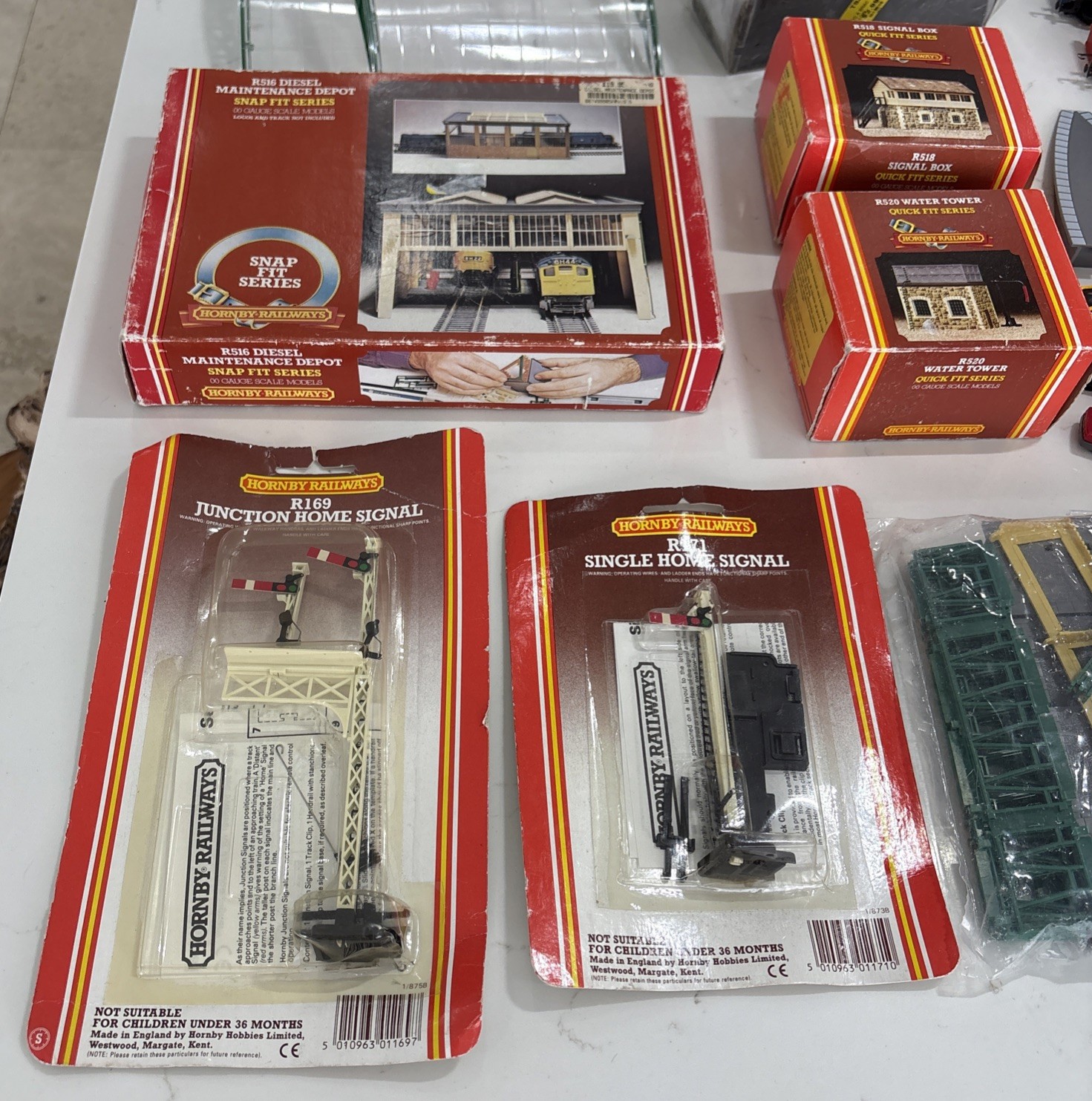 Huge lot of hornby railways Miniatures, Trains, Tracks, Quick Fits 31 Piece Set