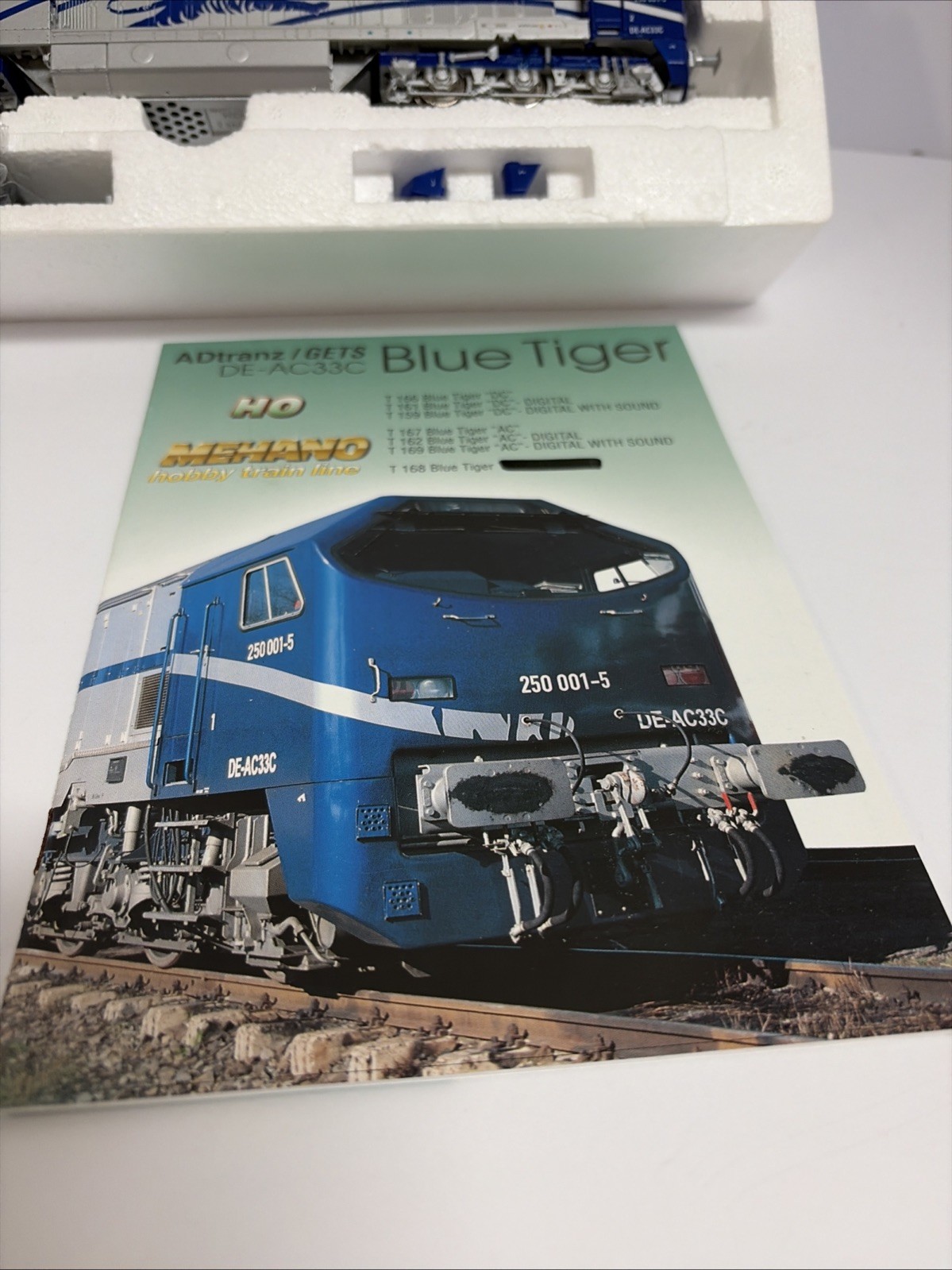 Blue Tiger ADtranz / DE-AC33C Mehano Train Line HO NOS Powered Locomotive