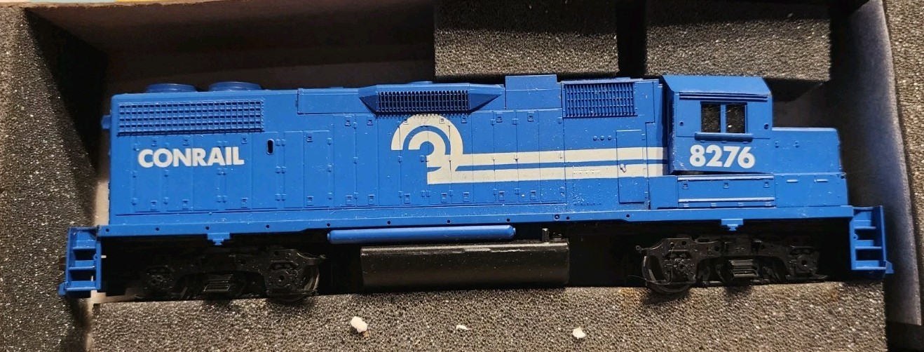 Athearn HO Scale GP38-2 Diesel Engine Conrail #8276
