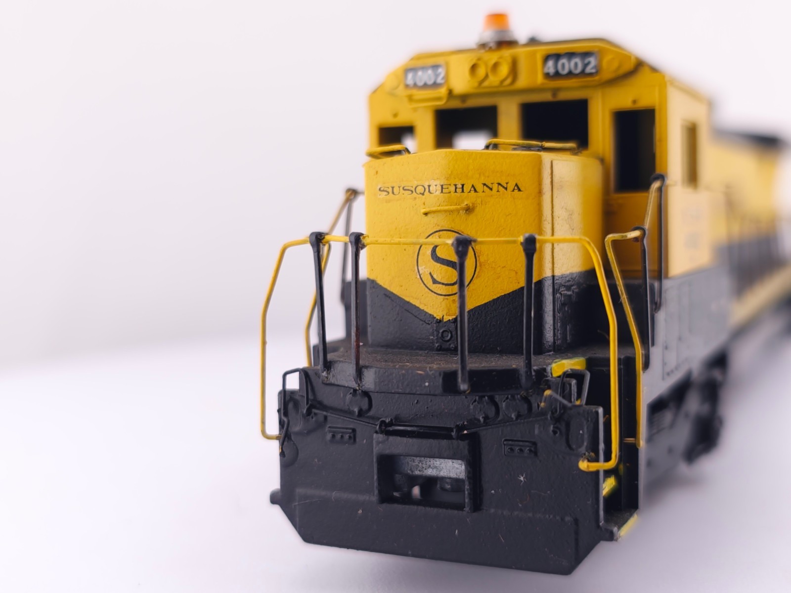 *READ* Athearn? Rail Power HO Scale Susquehanna Dash 8-40B DUMMY Loco NYSW 4002