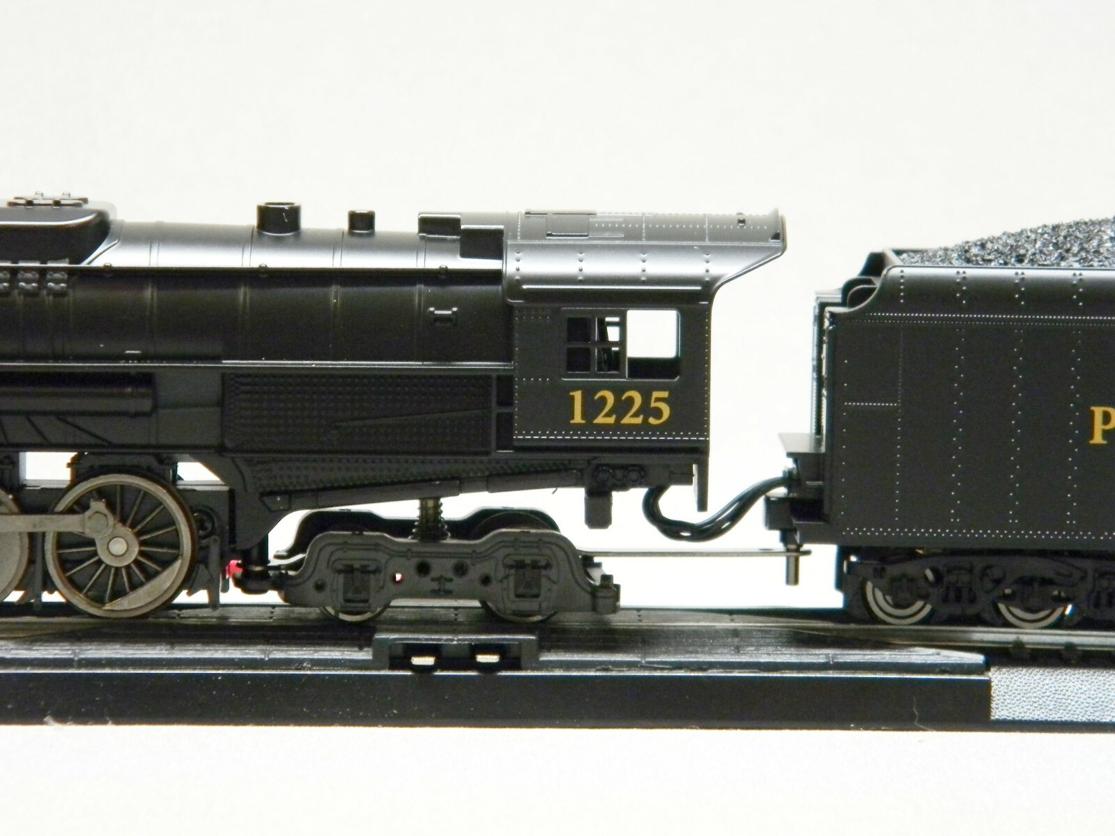 LIONEL HO SCALE POLAR EXPRESS 2-8-4 REMOTE ENGINE & TENDER bluetooth 871811010-E
