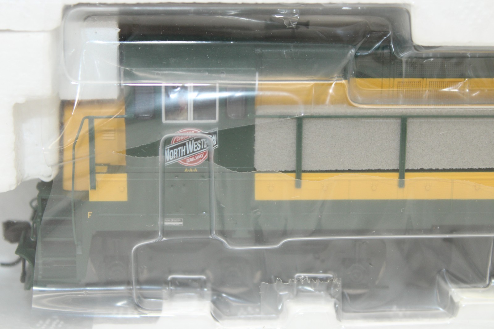 Atlas Silver HO Scale C&NW Chicago North Western GE U30C Locomotive #935 NOS