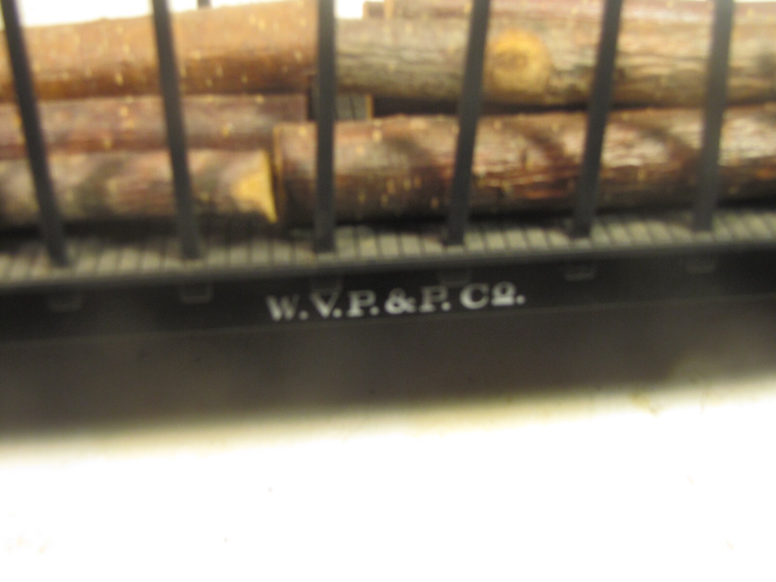 MTh 20-98103A Pulp & Paper W VA Log Car with logs and Box
