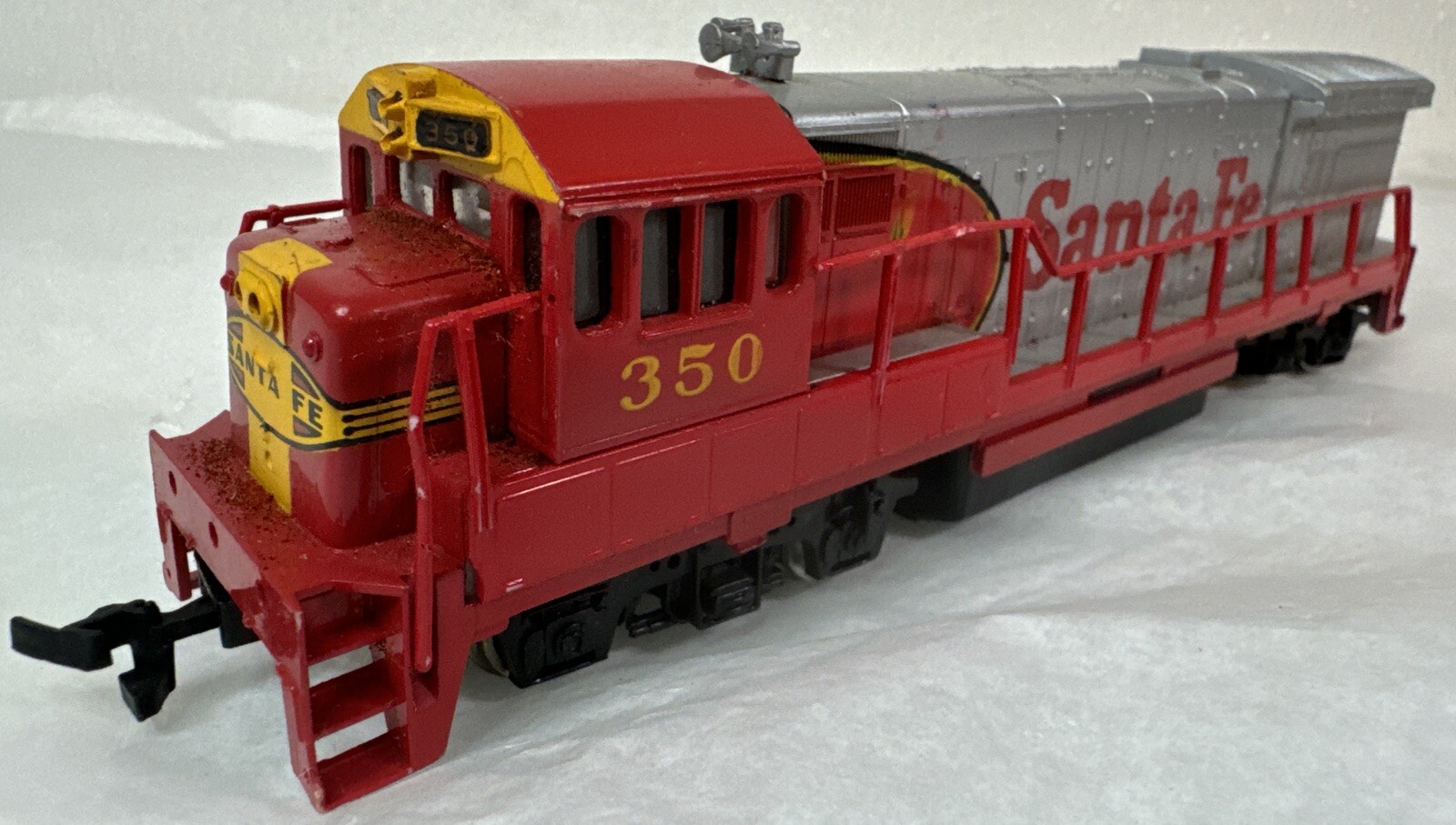 Bachmann HO Scale Santa Fe 350 GE U36B Powered Diesel Locomotive