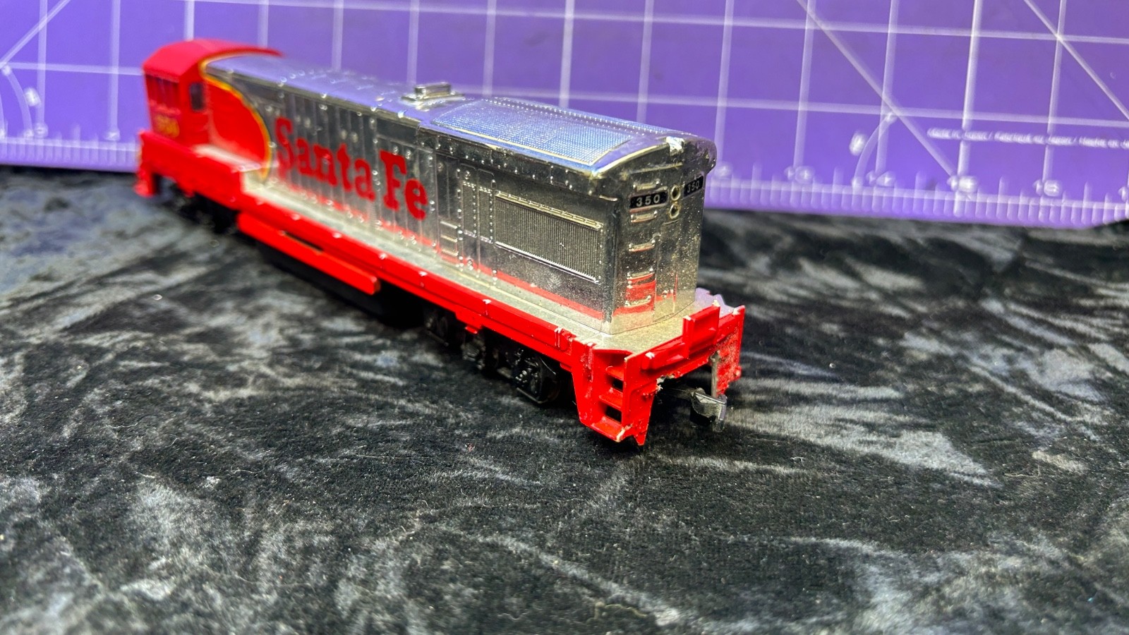 Bachmann HO Scale Santa Fe 350 GE U36B Powered Diesel Locomotive, 117 bin2