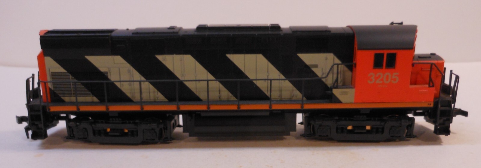 Atlas/Kato Ho C424 #3205 Canadian National Diesel Locomotive LN C-8
