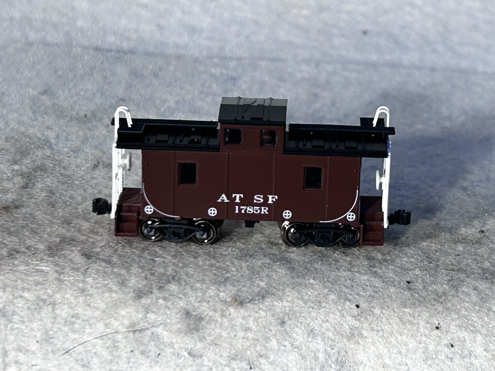 Cool KATO Santa Fe SD-40-2 Snoot Nose Diesel Engine/Caboose Set N Gauge