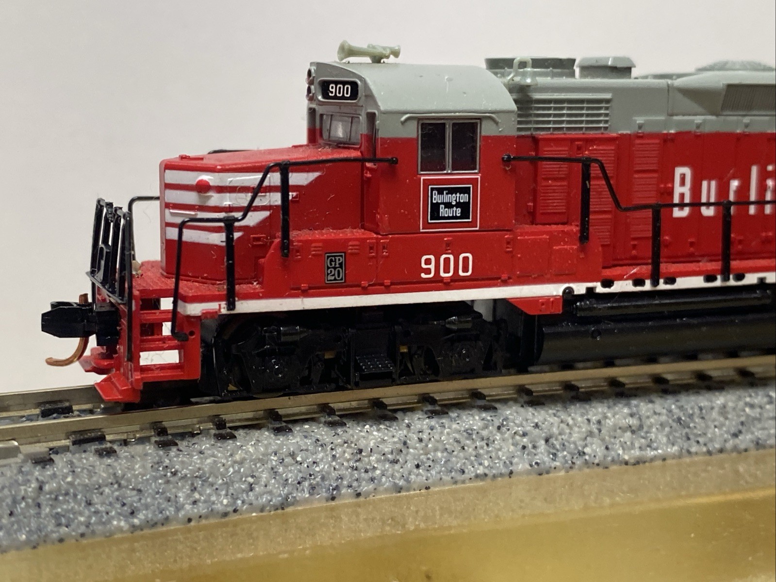 Read Life-Like N Scale Burlington Route GP20 Low Nose 900 Red CB&Q Not Orig Box