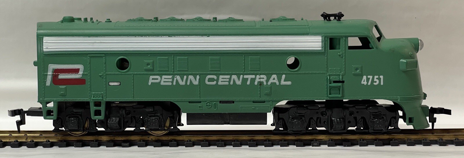 HO Scale TYCO F9 Powered Diesel Locomotive PENN CENTRAL #4751 in Original Box