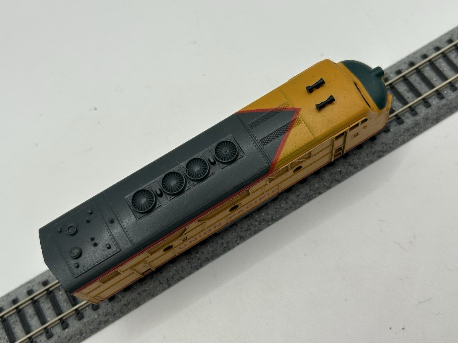N Fleischmann Union Pacific F9A Diesel Locomotive (TESTED)