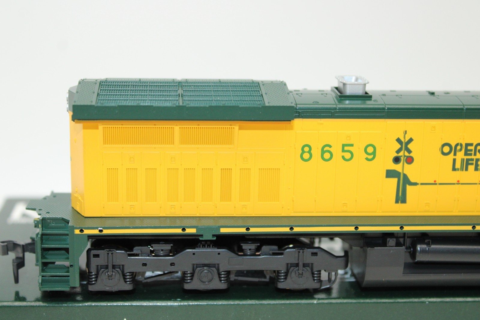 Kato HO C&NW Chicago Northwestern Dash 9 GE C44-9W Diesel Locomotive DCC Ready