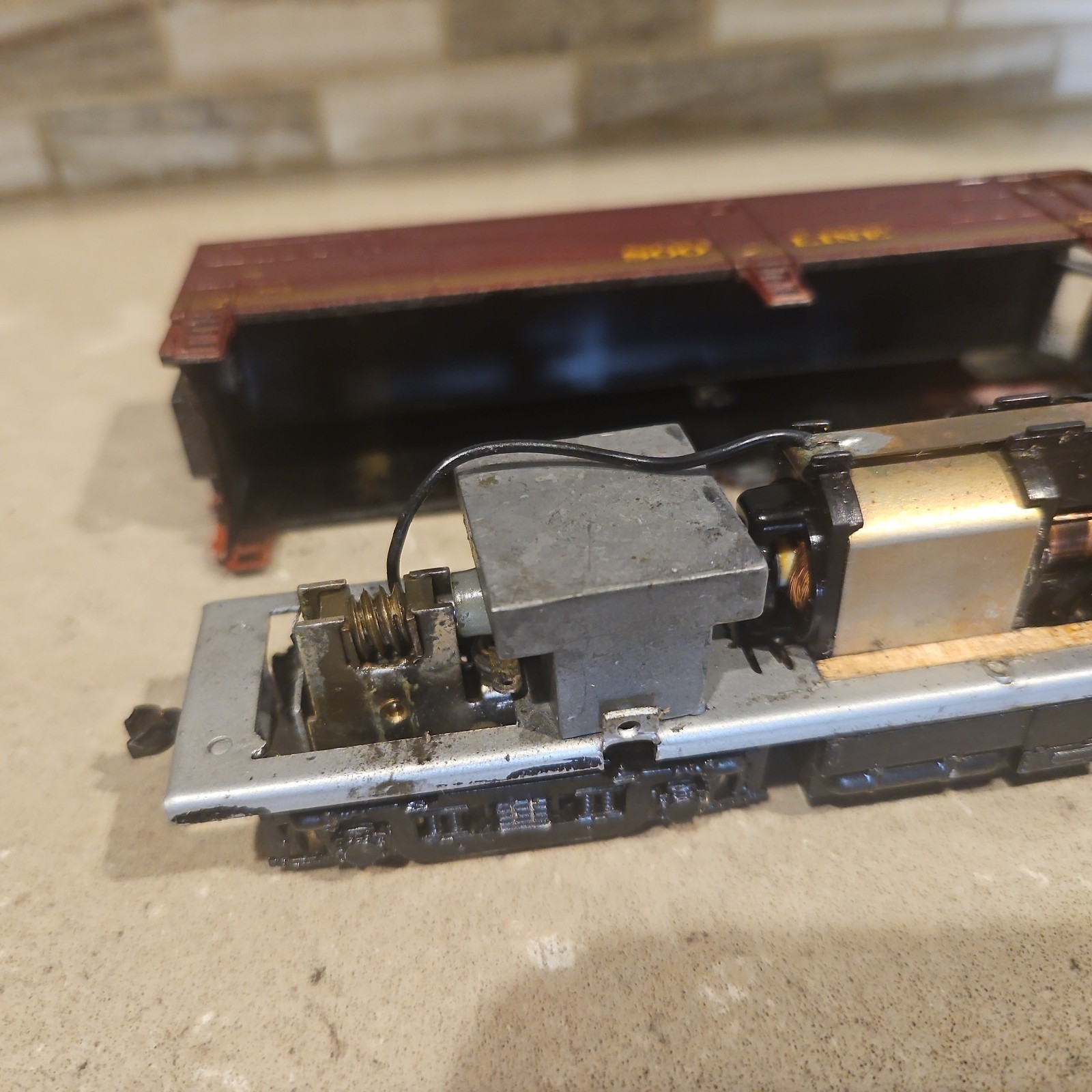 Train Miniature TM HO Custom Paint Soo Line Powered Alco FA-1 Locomotive (READ)