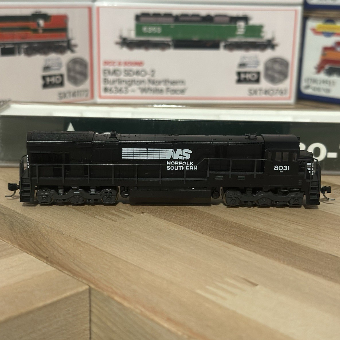 KATO N Scale GE C30-7 Norfolk Southern #8031 DC Analog Diesel Loco USED