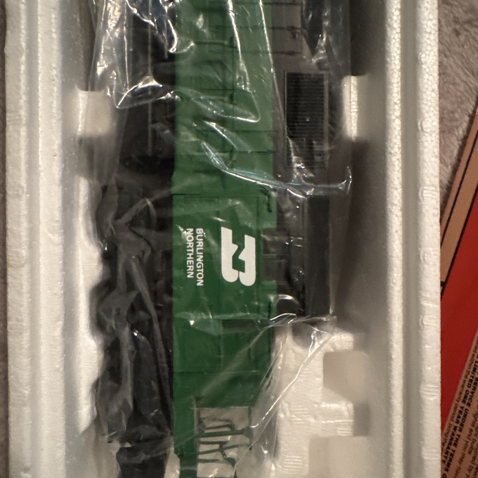 Lionel 6-18208 O Gauge Burlington Northern SD-40 Dummy Diesel Locomotive #8586