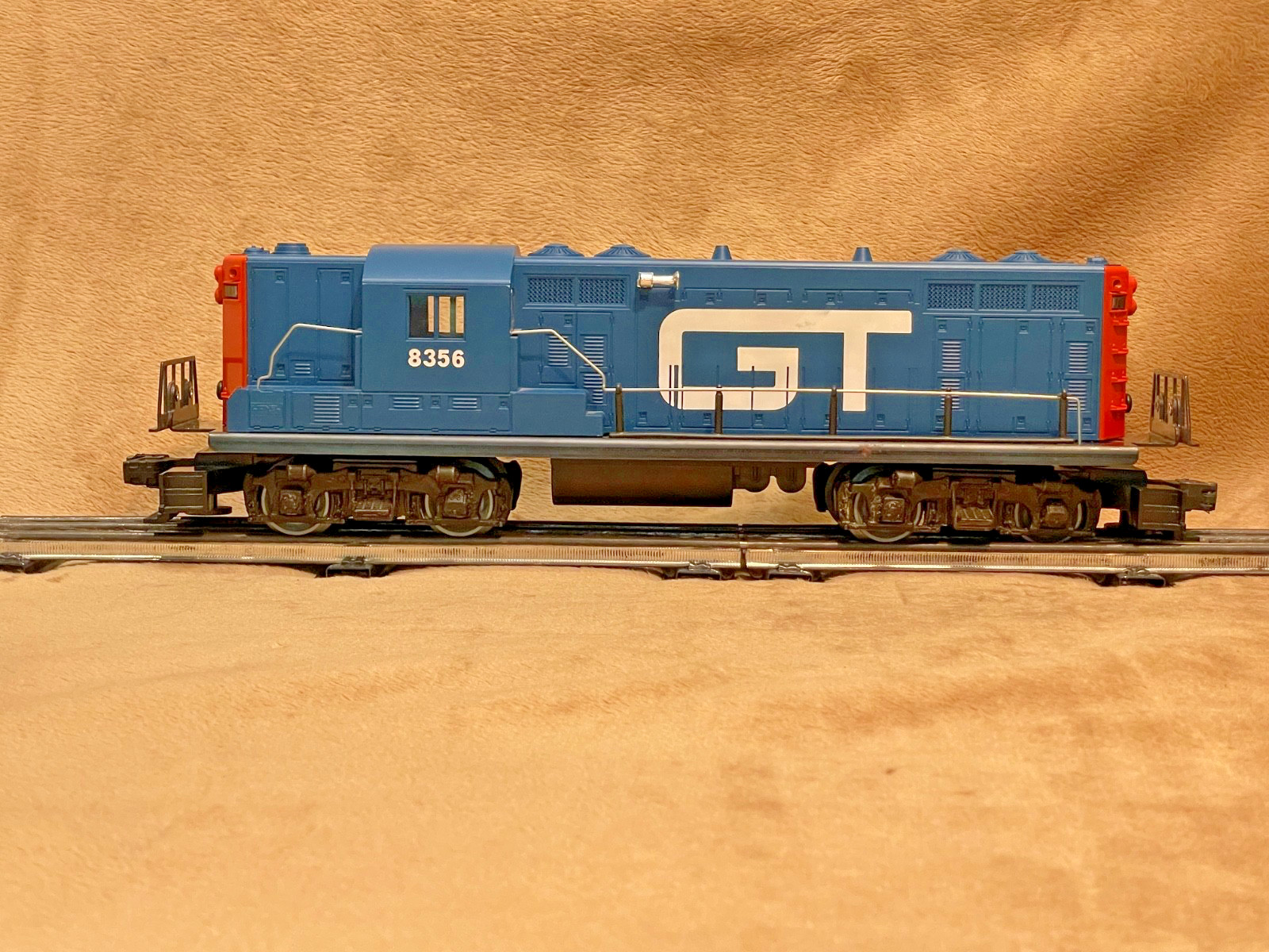 Lionel modern Grand Trunk coal train! Four 9822 gondolas plus 8356 dummy GP-7