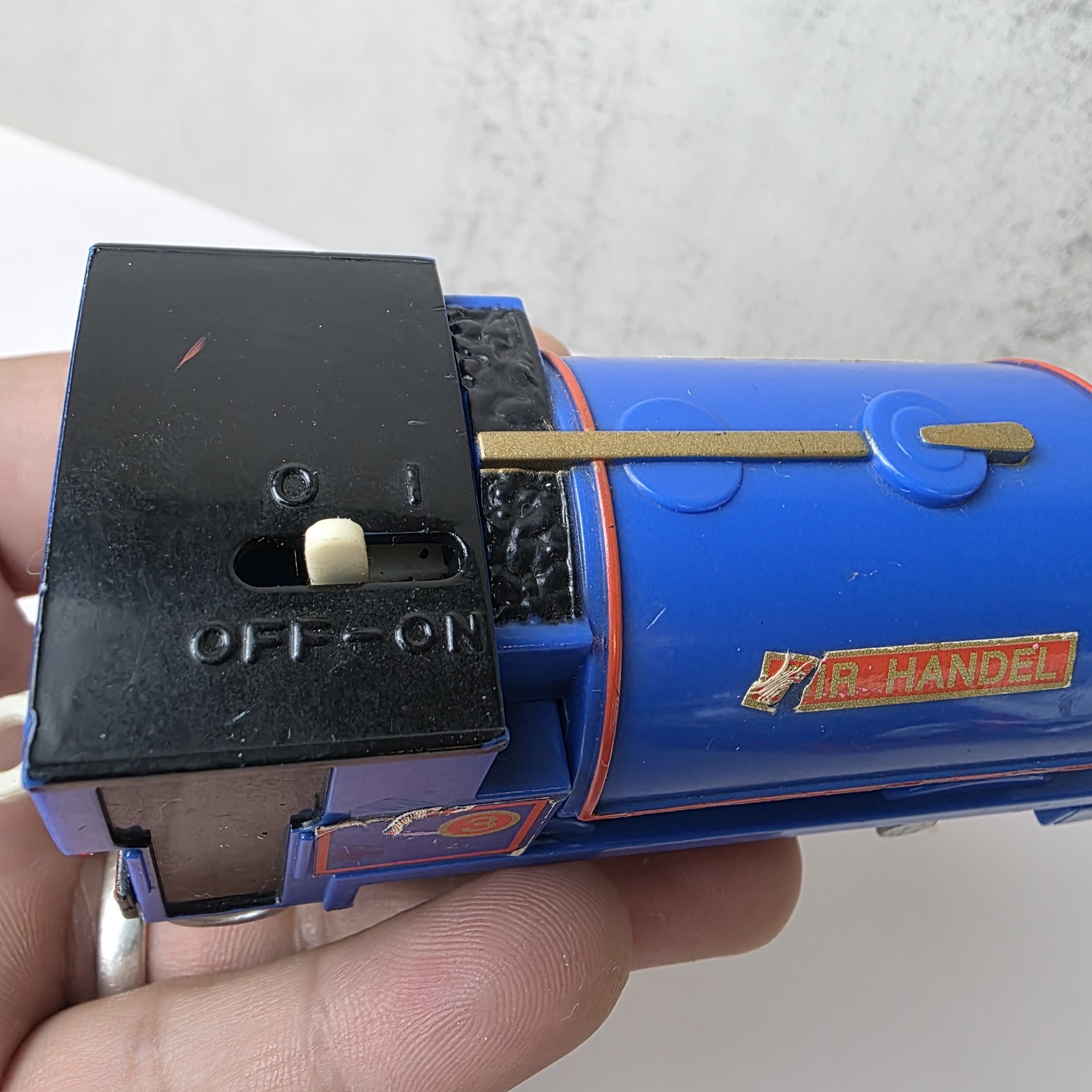 Thomas TrackMaster Sir Handel Motorized Engine Blue Train Mattel V0950 2010