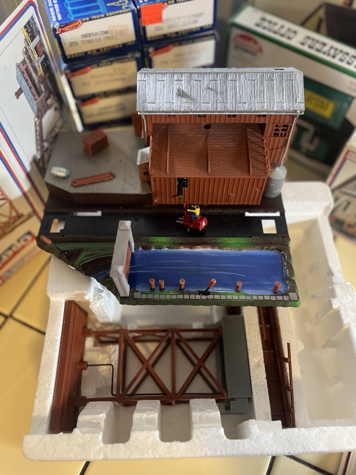 Huge Vintage HO Scale Train Lot Roundhouse Athearn Logging Mill Model Power