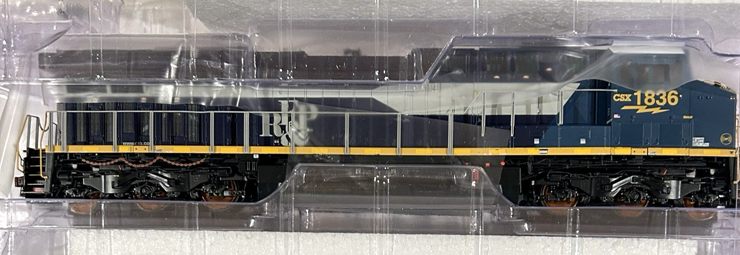 HO ScaleTrains Rivet Counter SXT39938 CSX Richmond RF&P Heritage GE ES44AH 1836