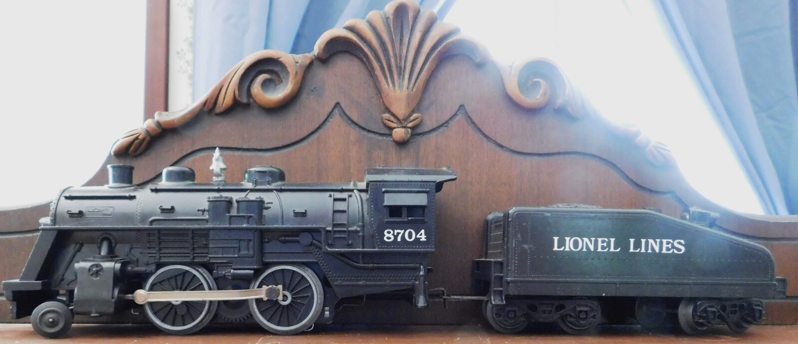 LIONEL 2-4-0 Locomotive ~ LIONEL LINES ~ Rd# 8704 & Slopeback-Tender – DC – O-27