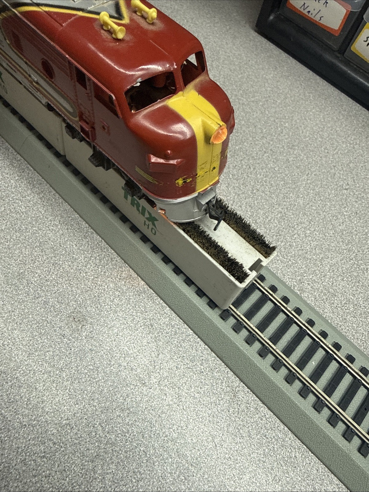 TYCO HO SCALE RED & SILVER SANTA FE #4015 DIESEL LOCOMOTIVE powered Runs W Lite