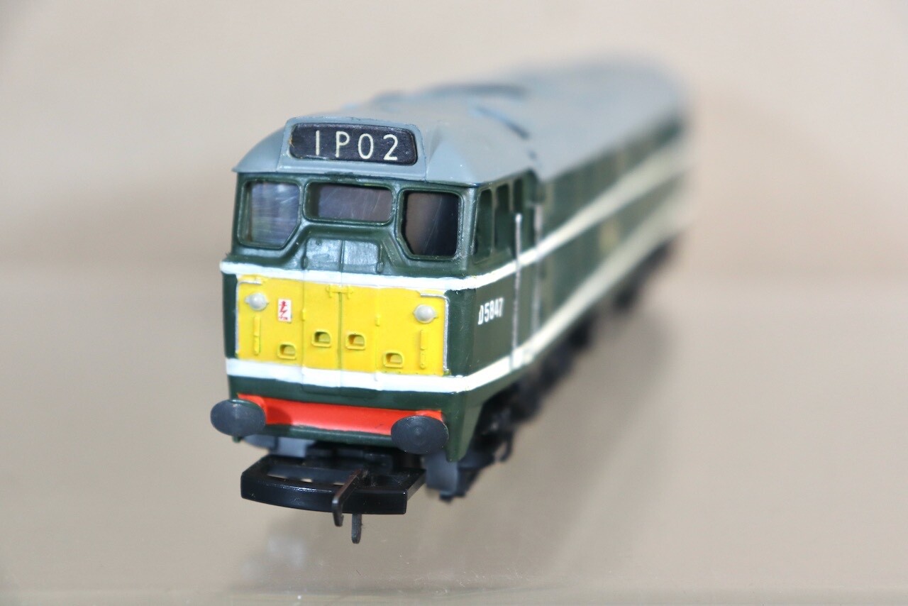 AIRFIX 54101 RE PAINTED BR GREEN A1A-A1A CLASS 31 DIESEL LOCOMOTIVE D5487 og