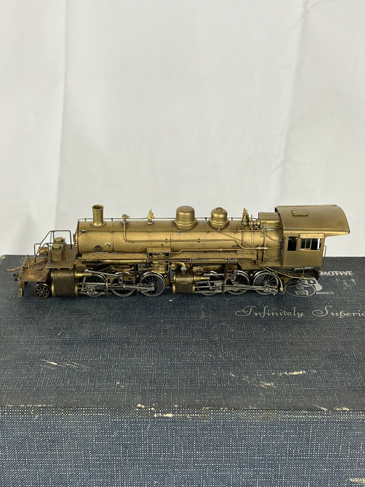 United #250 HO Sierra RR Number 38 2-6-6-2 Steam Locomotive w/ Tender – Boxed