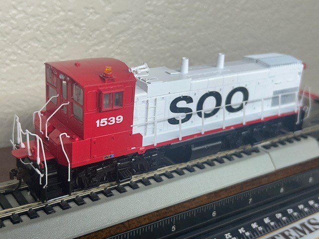 SOO LINE MP15ac SWITCHER LOCO – DC/DCC Ready – HO Scale -” GENESIS ” NEW OOP