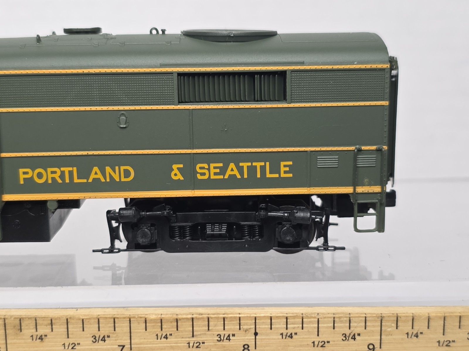 Proto 2000 HO Scale 8387 Spokane Portland & Seattle Dummy FB2 Diesel Loco NOS