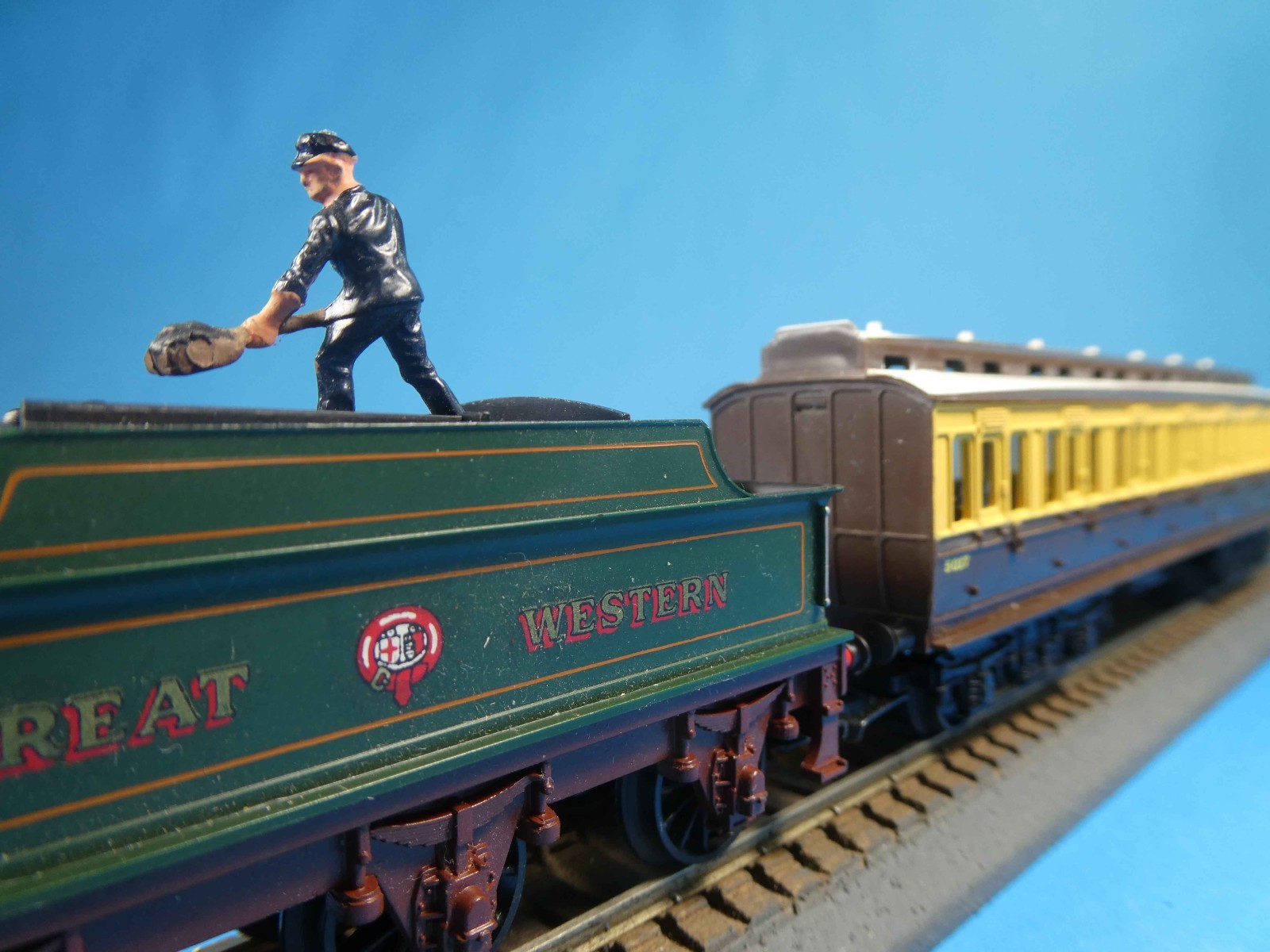 TRI-ANG RAILWAYS OO LORD OF THE ISLES BOXED SET R.640F for EXPORT – 1960’s