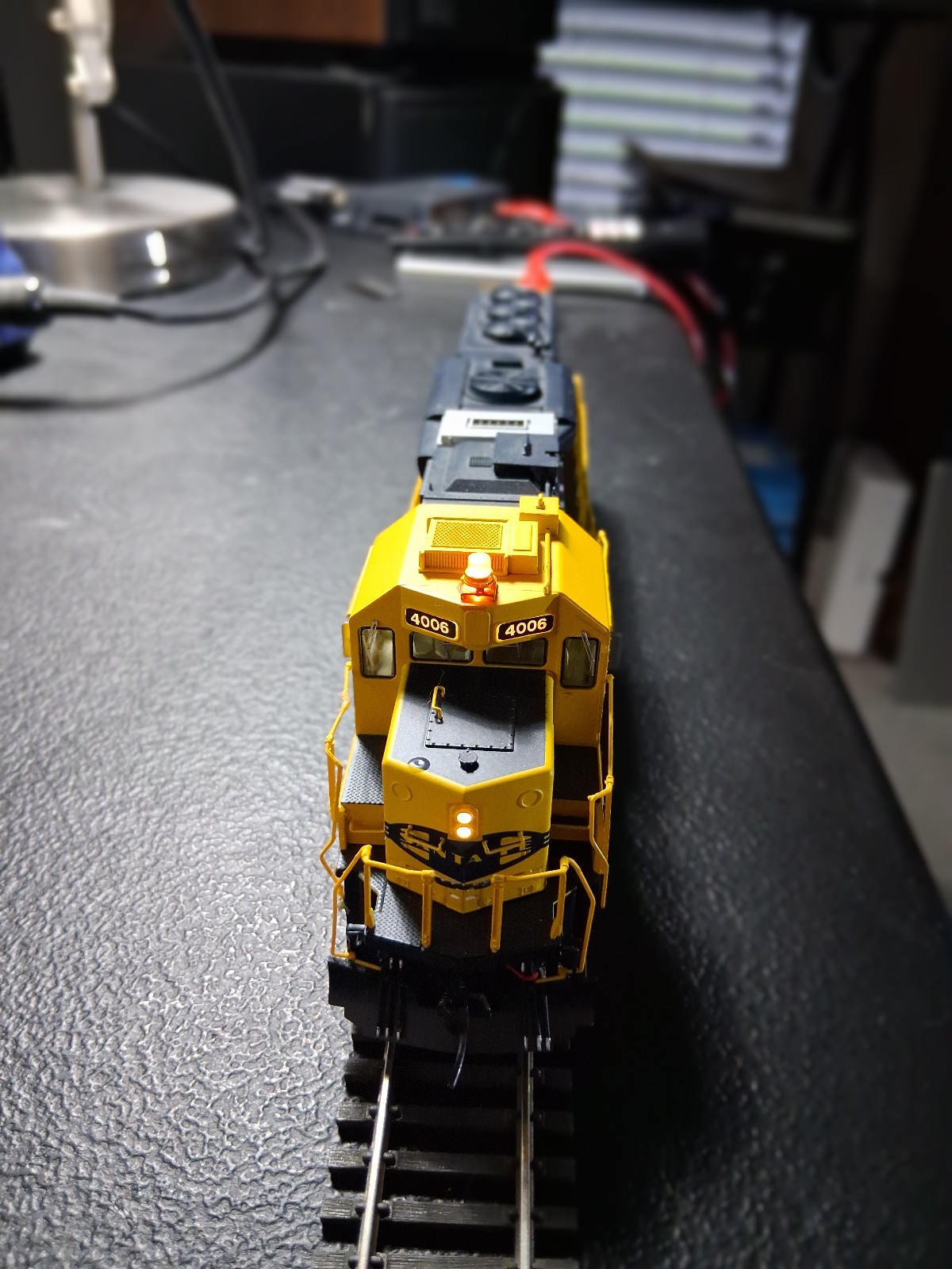 HO Scale Fox Valley ATSF GP60 # 4006 with DCC and Sound installed