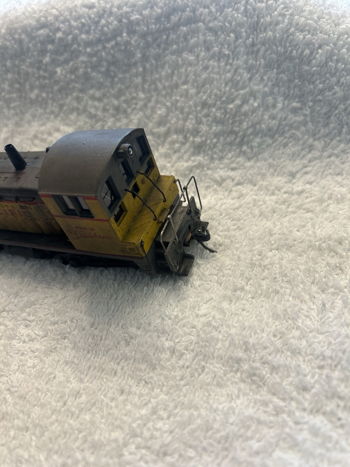 Athearn SW7 Union Pacific Switcher #DS1860 HO Weathered