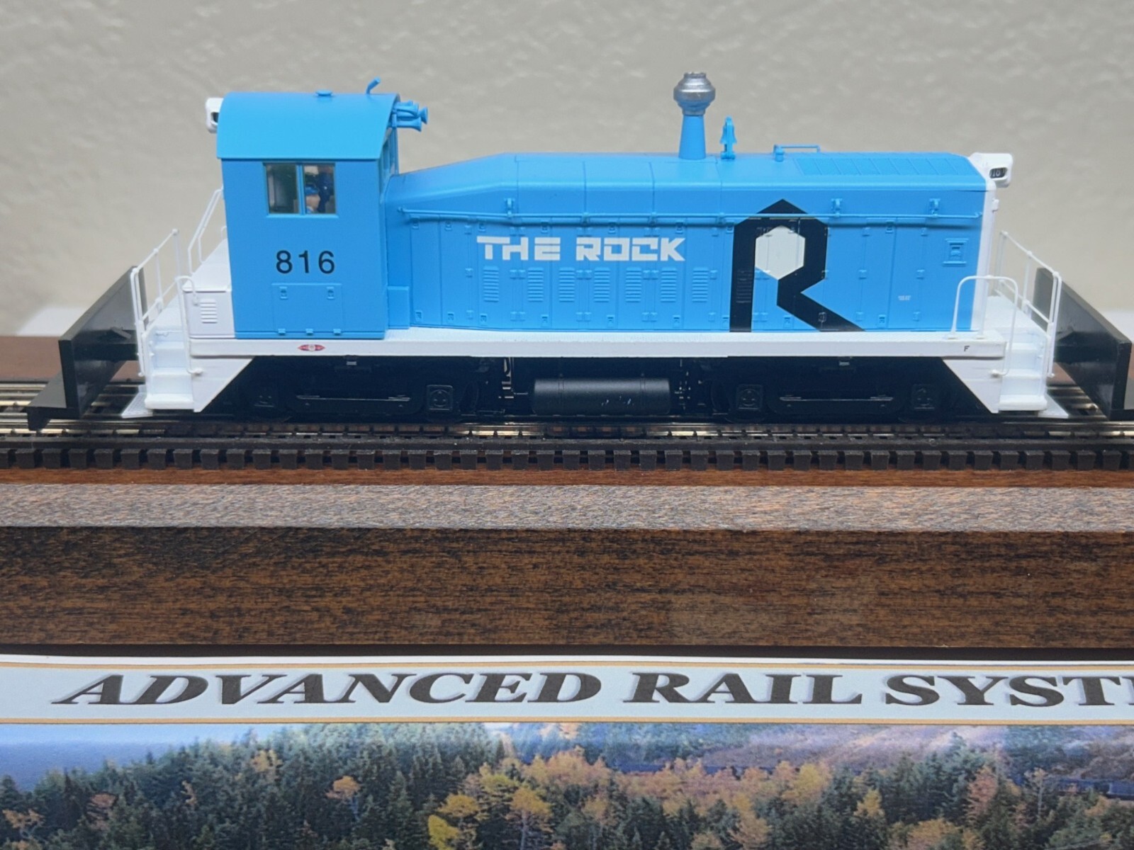 ROCK ISLAND SW8/900 SWITCHERE LOCO DCC & QUANTUM SOUND- HO Scale -” BLUE “-NEW