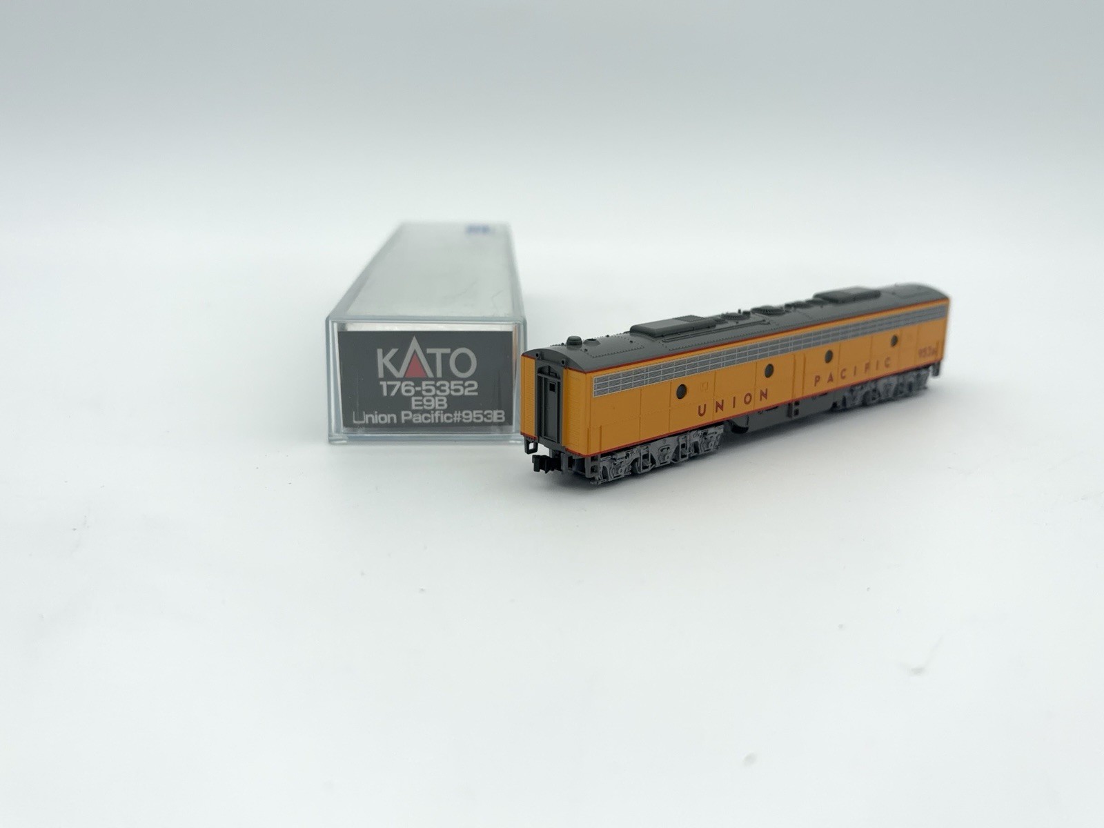 KATO – N – UP Union Pacific – EMD E9B Diesel Loco B-Unit #953B – Train 176-5352