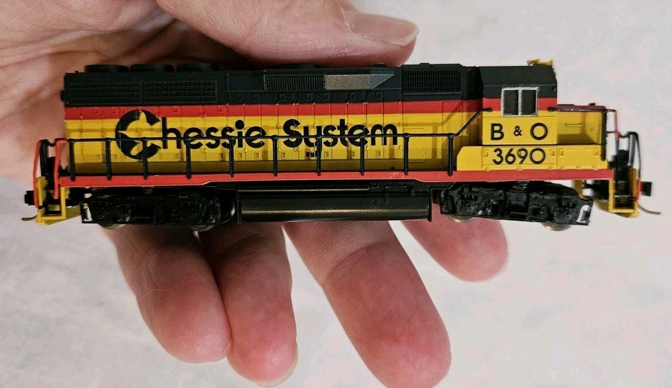 ATLAS N SCALE #48505 CHESSIE SYSTEM B&O GP-40 DIESEL LOCOMOTIVE Road # 3690