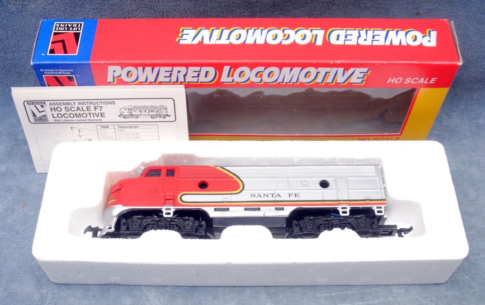 LIFE-LIKE TRAINS HO SCALE F7 LOCOMOTIVE F7 LOCO CS #8685 IN BOX