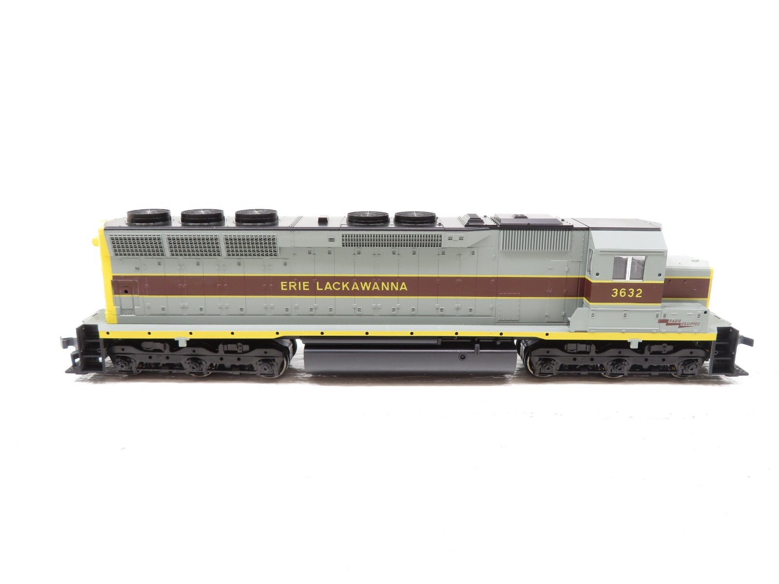 Kato 37-1705 HO Erie Lackawanna SD45 Diesel Powered LN