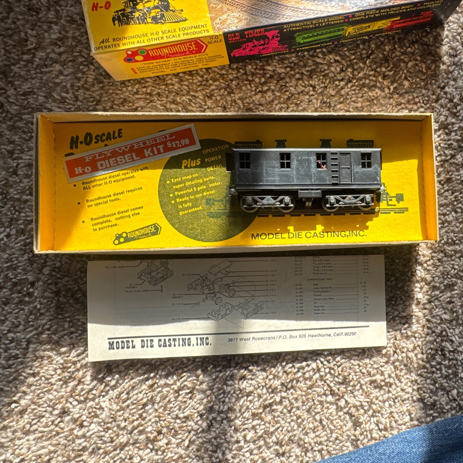 Roundhouse Products HO 1:87 Box Cab Diesel Locomotive Kit DC Analog 2801
