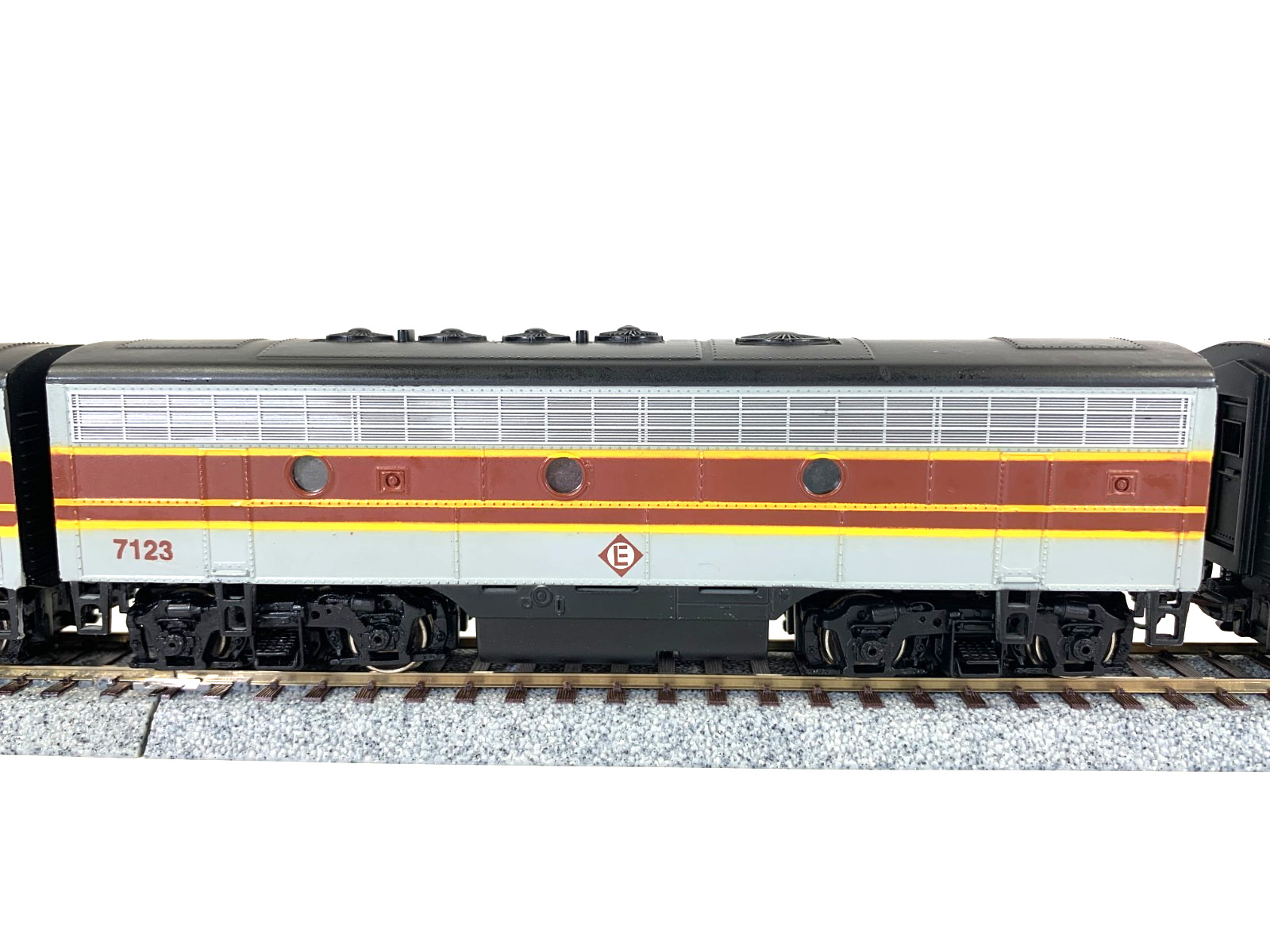 HO Bachmann Plus 11238,11239, 11241 Erie Lackawanna F7ABA set, DC only
