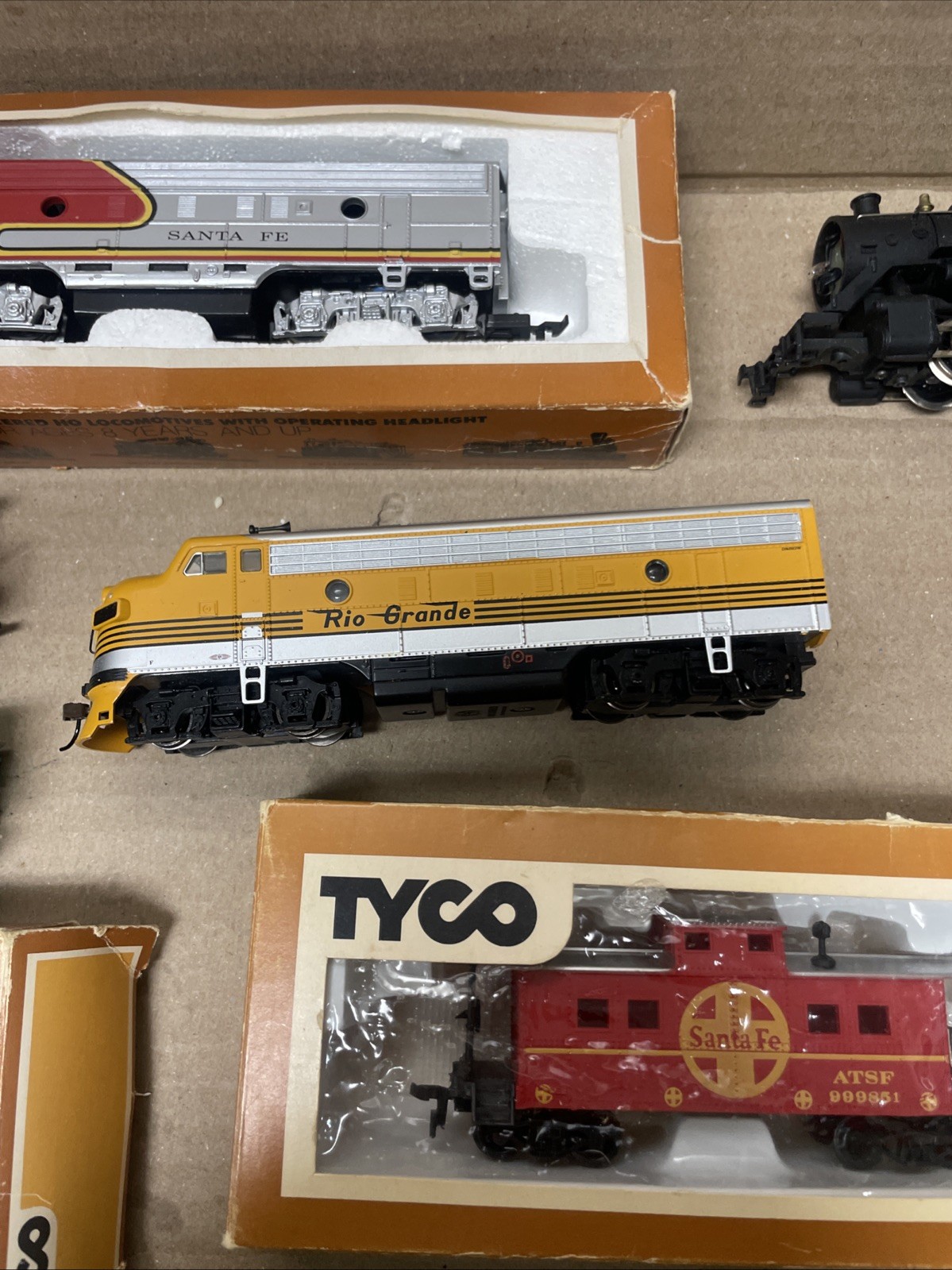 1970 HO Scale Tyco & Bachman Lot Of Union Pacific Diesel Locomotive And Cars !