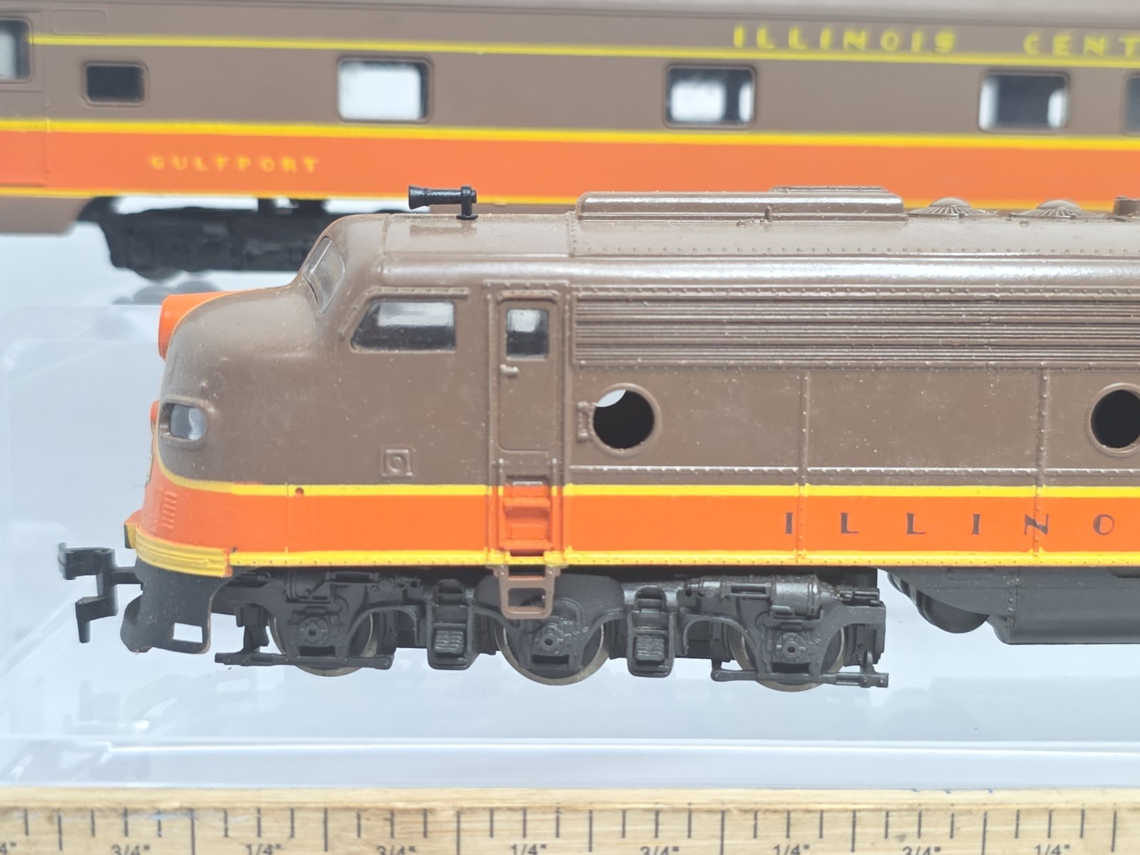 As Is Rivarossi Illinois Central Dummy GM E8 Diesel Loco Observation Car Read De