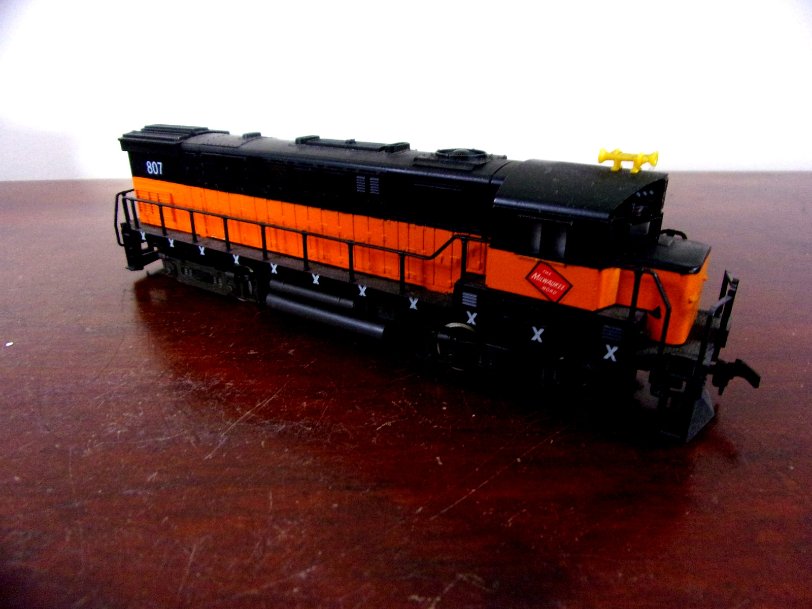 AHM Alco Century 424 Milwaukee Road HO Scale Locomotive