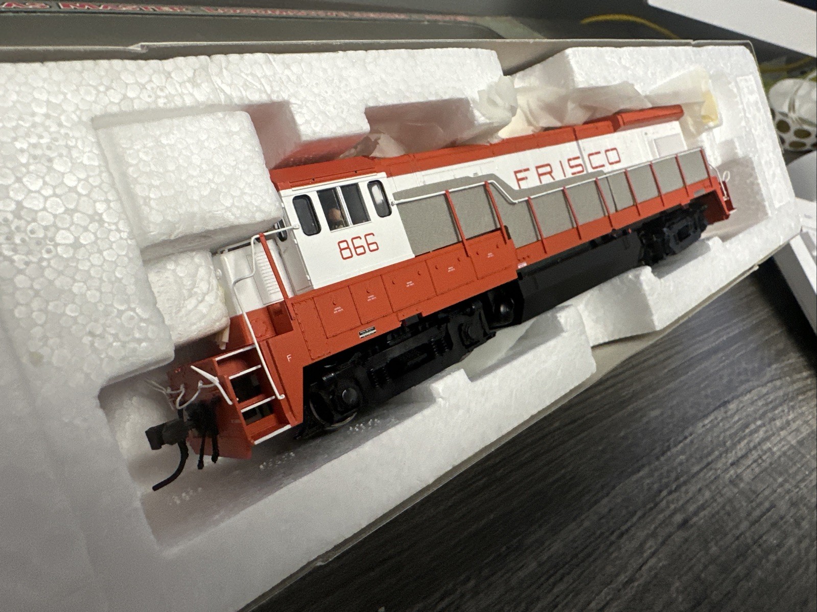 Atlas Master Silver Series HO #8032 GE B30-7 Diesel Loco. FRISCO #866 DCC Ready