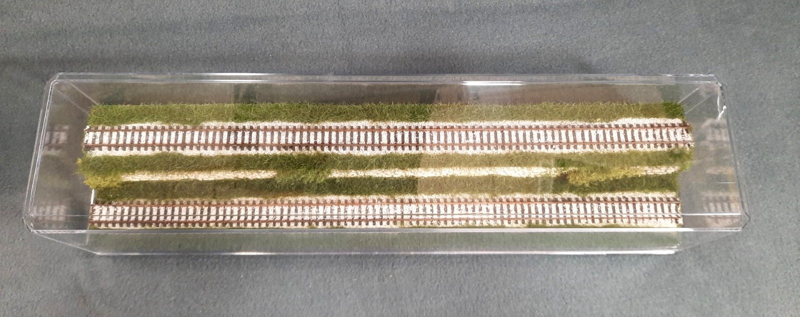 N SCALE 16″ 2-LEVEL TRACK -TALL GRASS-SUMMER SCENE-DISPLAY CASE FOR ANY N TRAINS