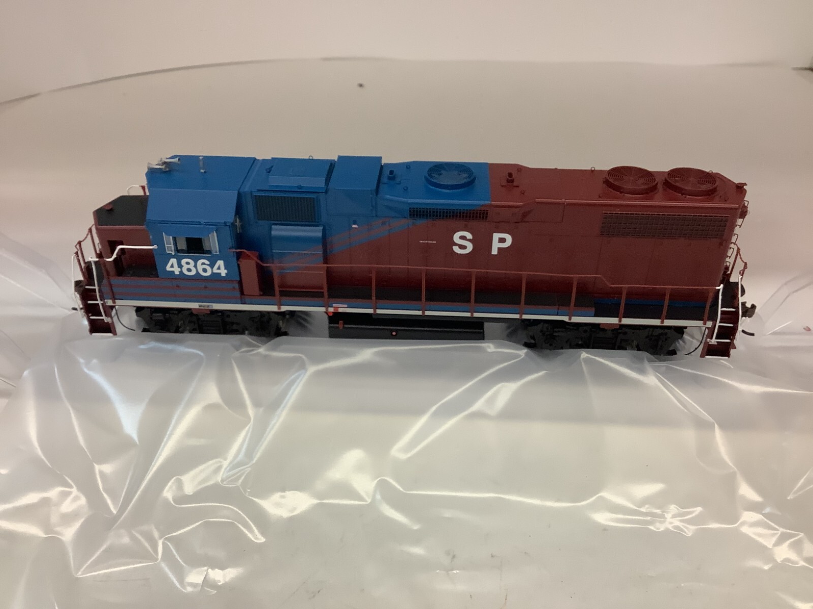 Athearn #G71719 HO scale “Southern Pacific” DCC & SOUND READY GP38-2 Rd. #4964