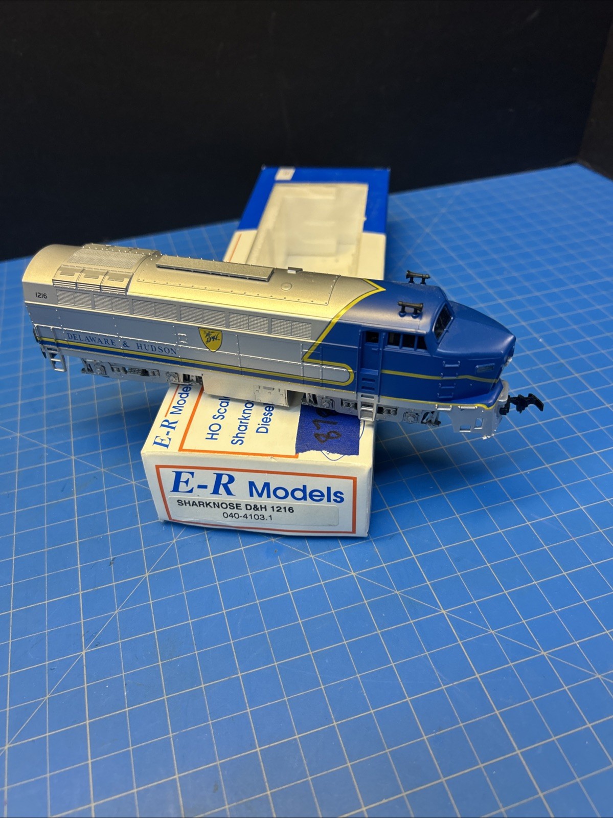 E-R Models HO D&H Sharknose Diesel Locomotive #1216 Runs Great